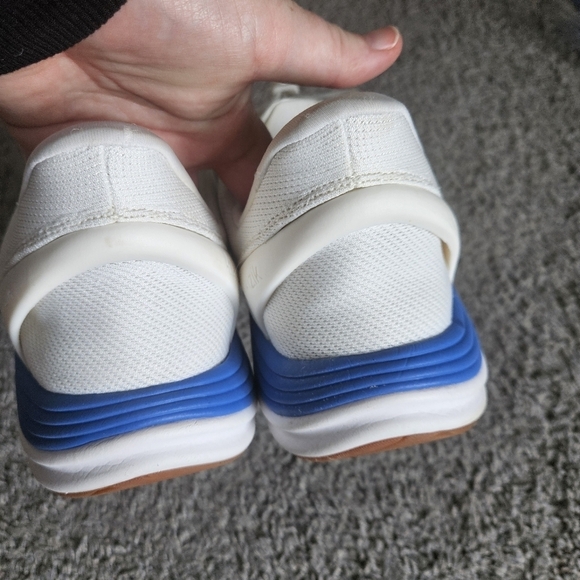 KIZIK Mens London White Knit  Athletic/Athleisure Sneakers Blue‎ Trim Size 11